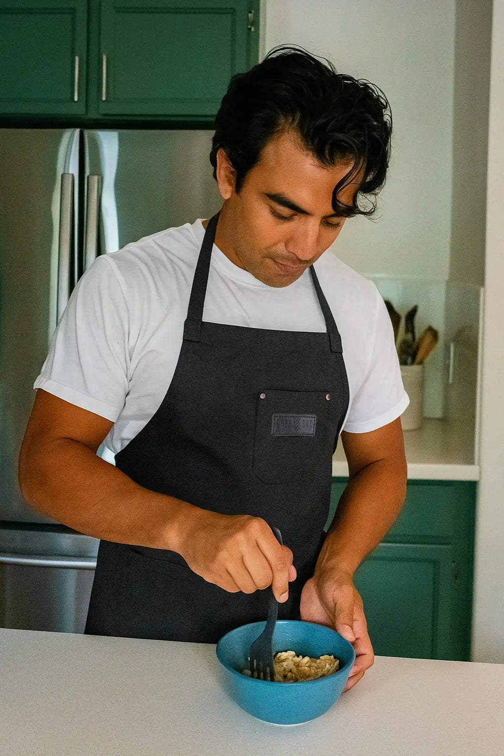 20250912_1340_Chef_in_Kitchen_remix_01k4y6wregeh1aepevj78gj5hf_1.webp