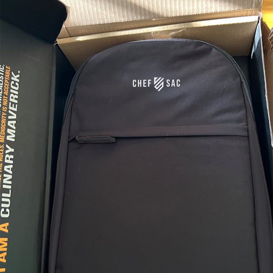 chefsac-magnetic-knife-backpack-unboxing-ugc.webp