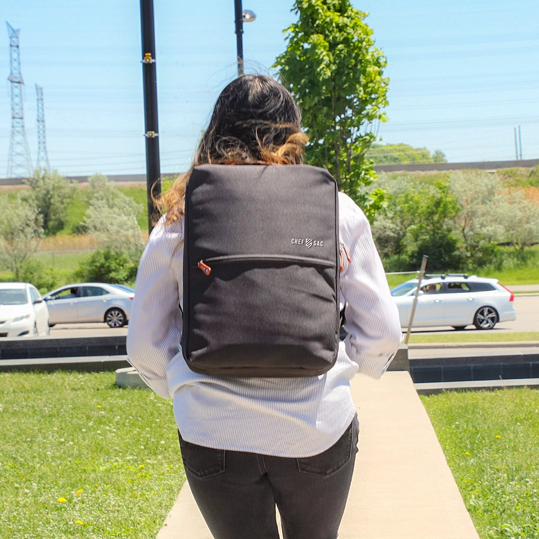 chefsac-modern-knife-backpack-lifestyle-female-cook-walking.webp