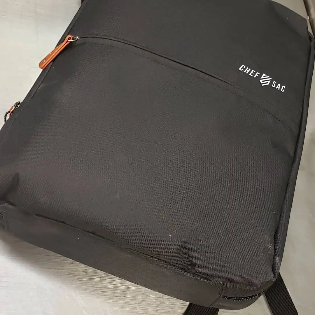 chefsac-modern-knife-backpack-lifestyle-full-bag-ugc.webp