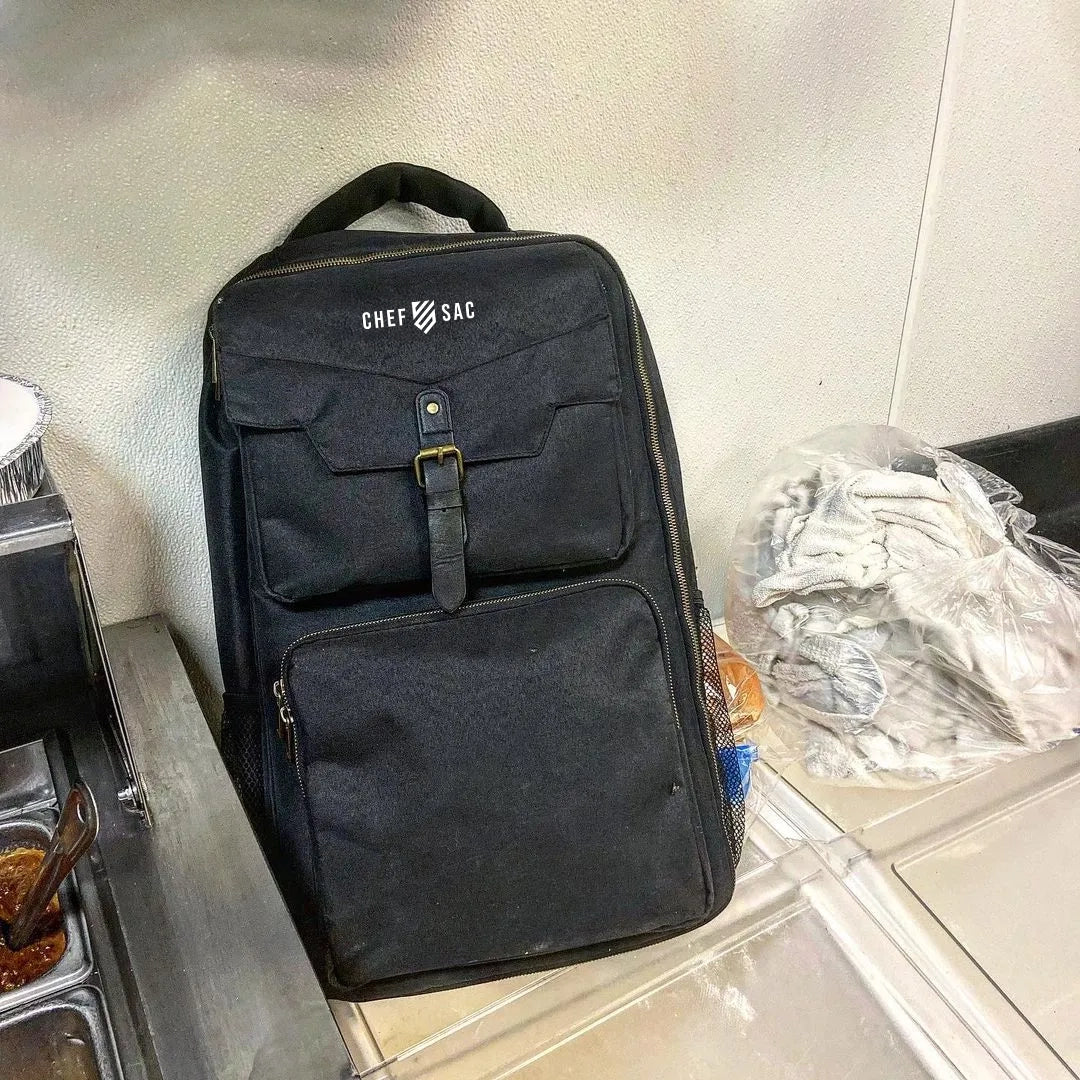 chefsac-traveler-knife-backpack-restaurantl-kitchenlifestyle-ugc-ig-theanarchistchef.webp